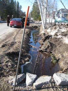 Fossés de rue des Épinettes-Rouges 28-03-2013(inondation)